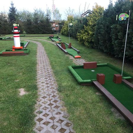 Domki Kapitanskie Z Prywatnym Polem Do Gry W Mini Golf Реваль Экстерьер фото