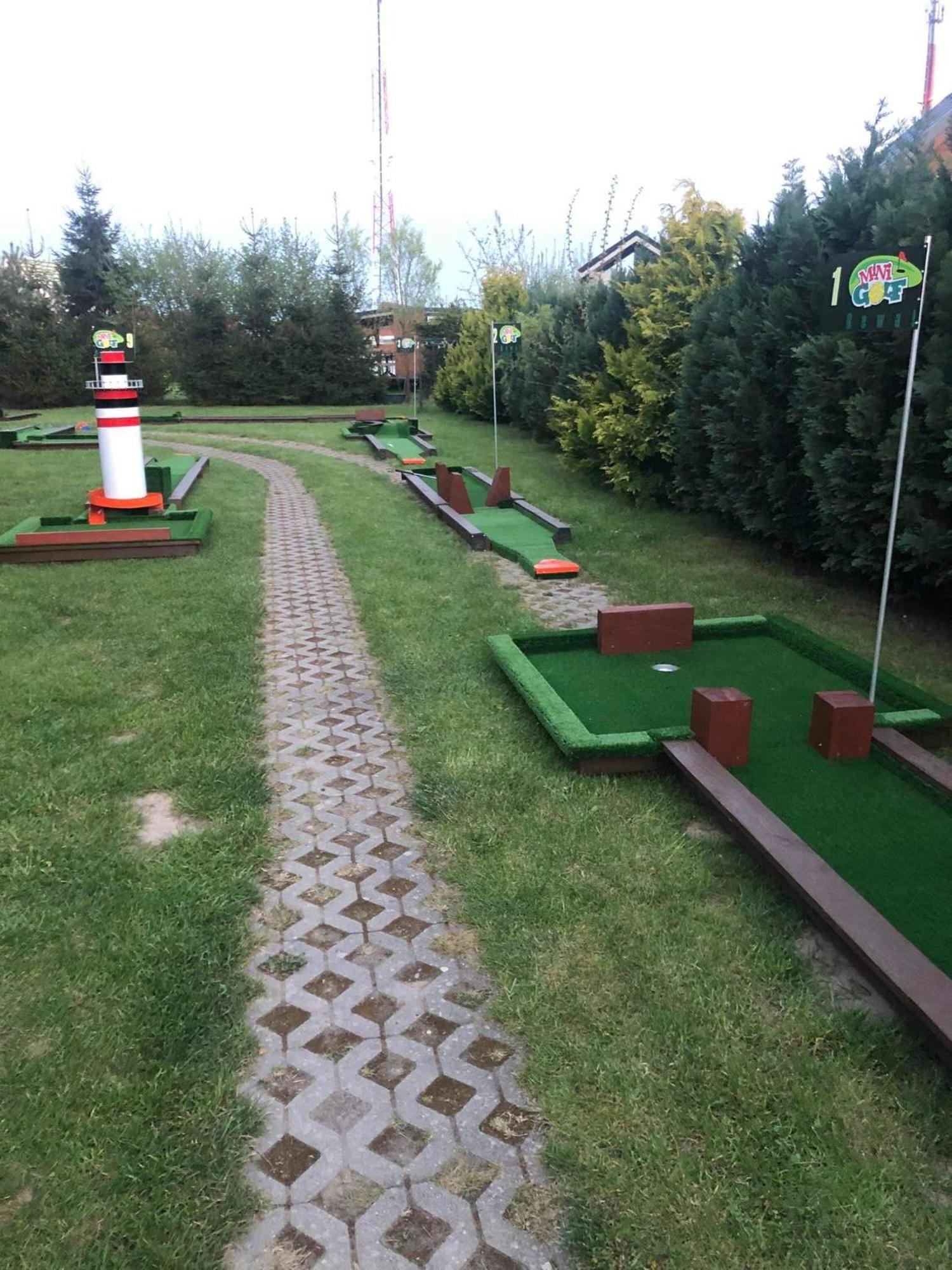 Domki Kapitanskie Z Prywatnym Polem Do Gry W Mini Golf Реваль Экстерьер фото