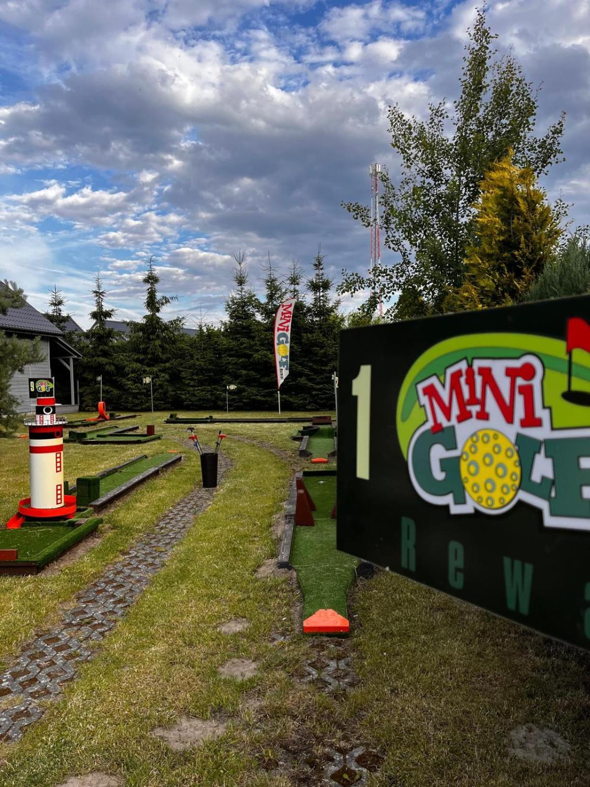 Domki Kapitanskie Z Prywatnym Polem Do Gry W Mini Golf Реваль Экстерьер фото