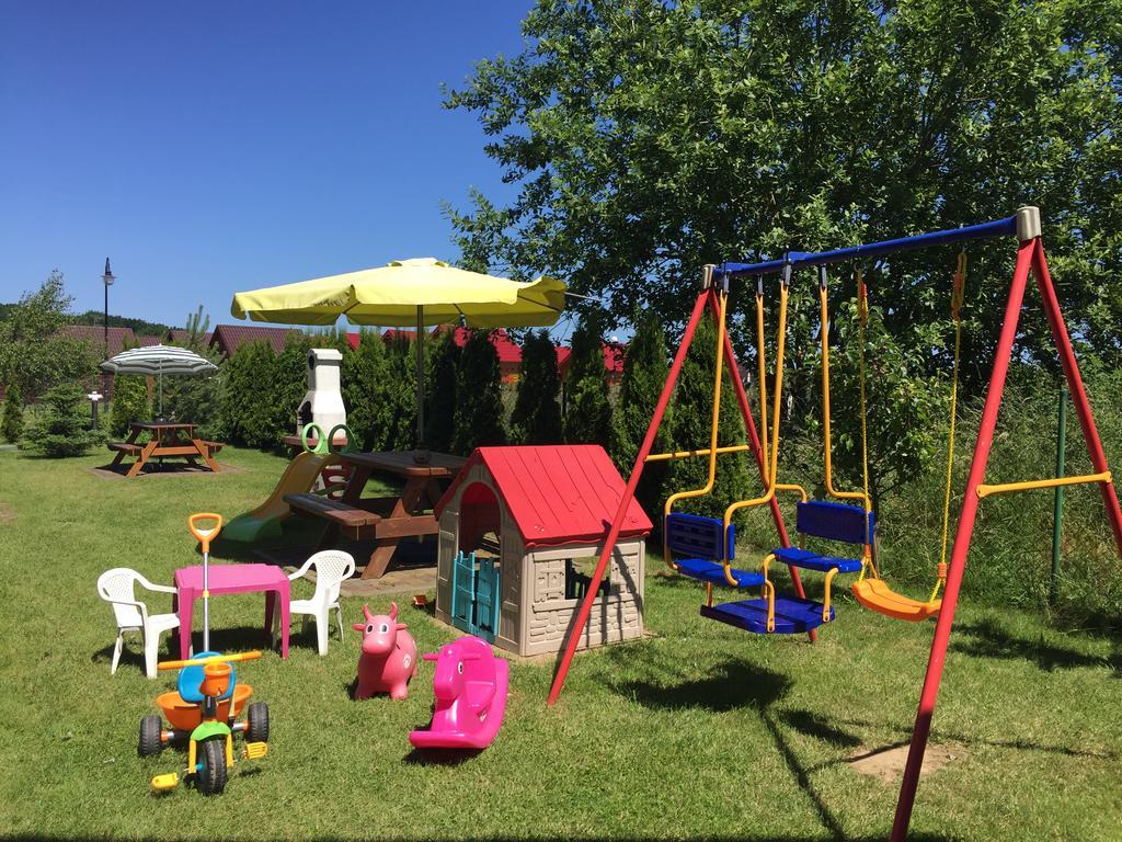 Domki Kapitanskie Z Prywatnym Polem Do Gry W Mini Golf Реваль Экстерьер фото